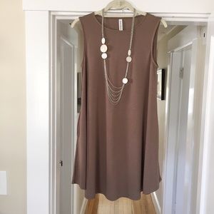 Swingy sleeveless tunic with pockets